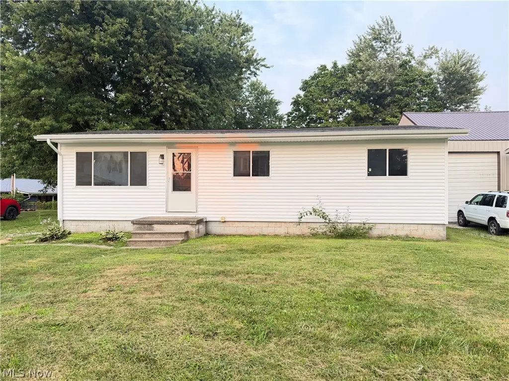573 Chestnut Street, Newcomerstown, OH 43832 - #1