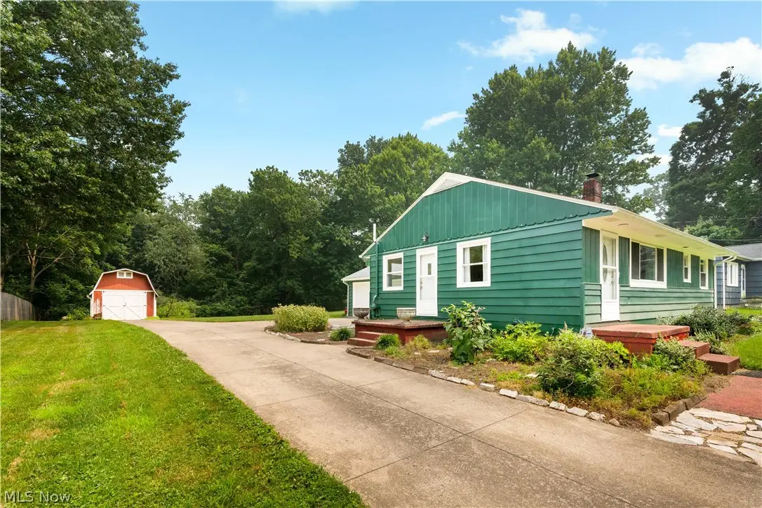 13526 Glenvale Nw Avenue, Uniontown, OH 44685 - #1