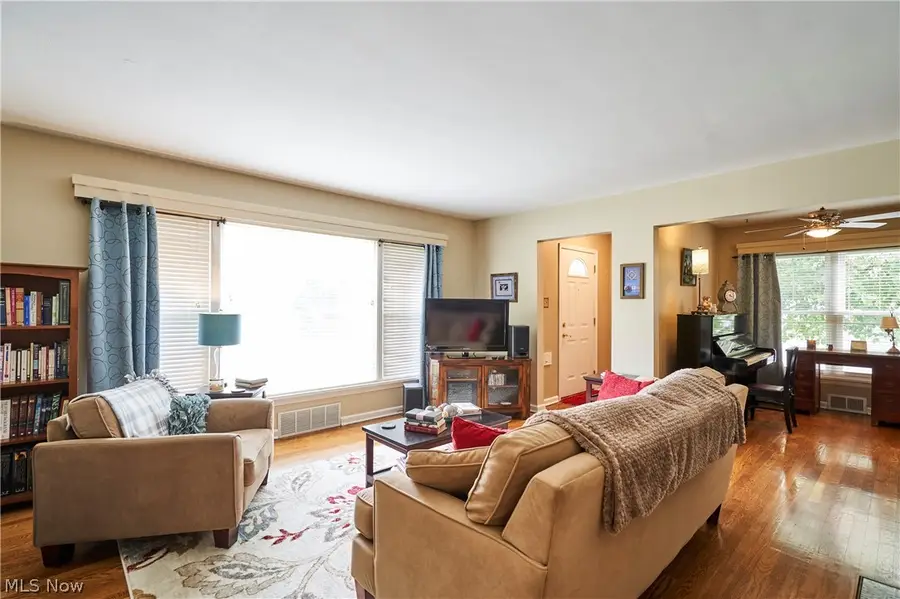 2388 17th Street, Cuyahoga Falls, OH 44223 - #3