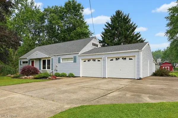 6069 Peach Ne Street, Louisville, OH 44641