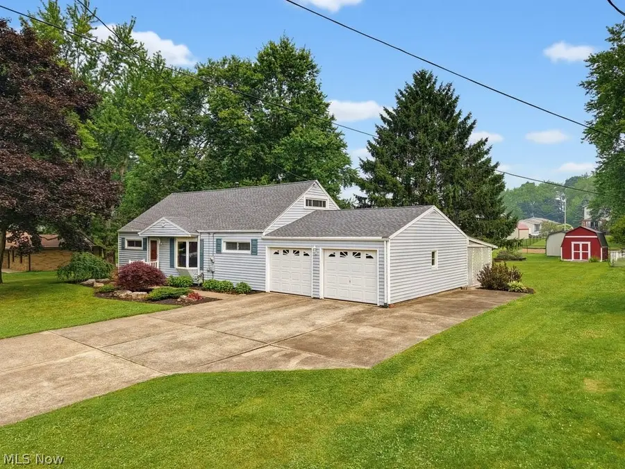 6069 Peach Ne Street, Louisville, OH 44641 - #2
