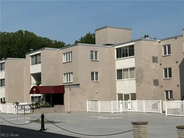 520 Meredith Lane #207, Cuyahoga Falls, OH 44223