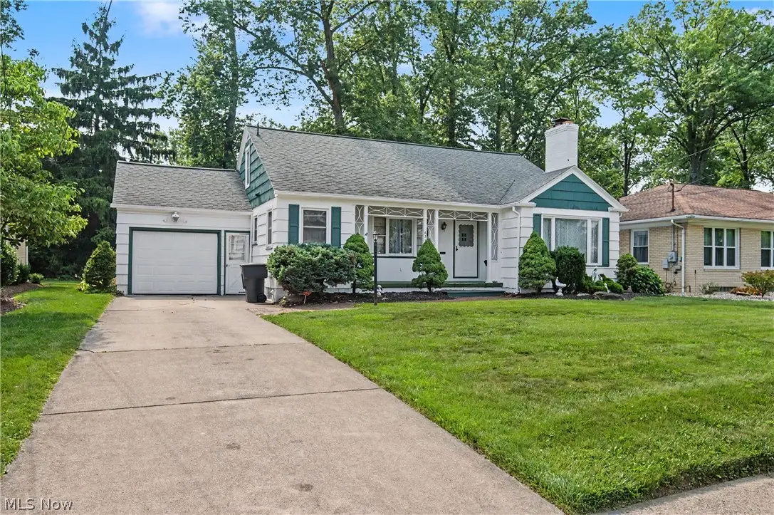 631 Adelaide Ne Avenue, Warren, OH 44483 - #1