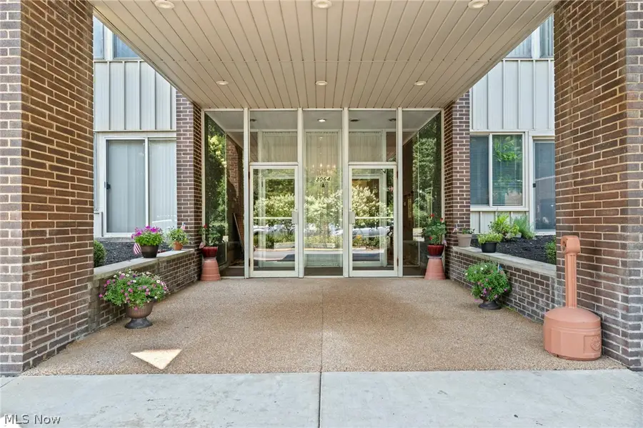 3064 Kent Road #101, Stow, OH 44224 - #2