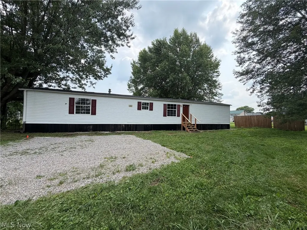 40 N Canal Street, Frazeysburg, OH 43822 - #1