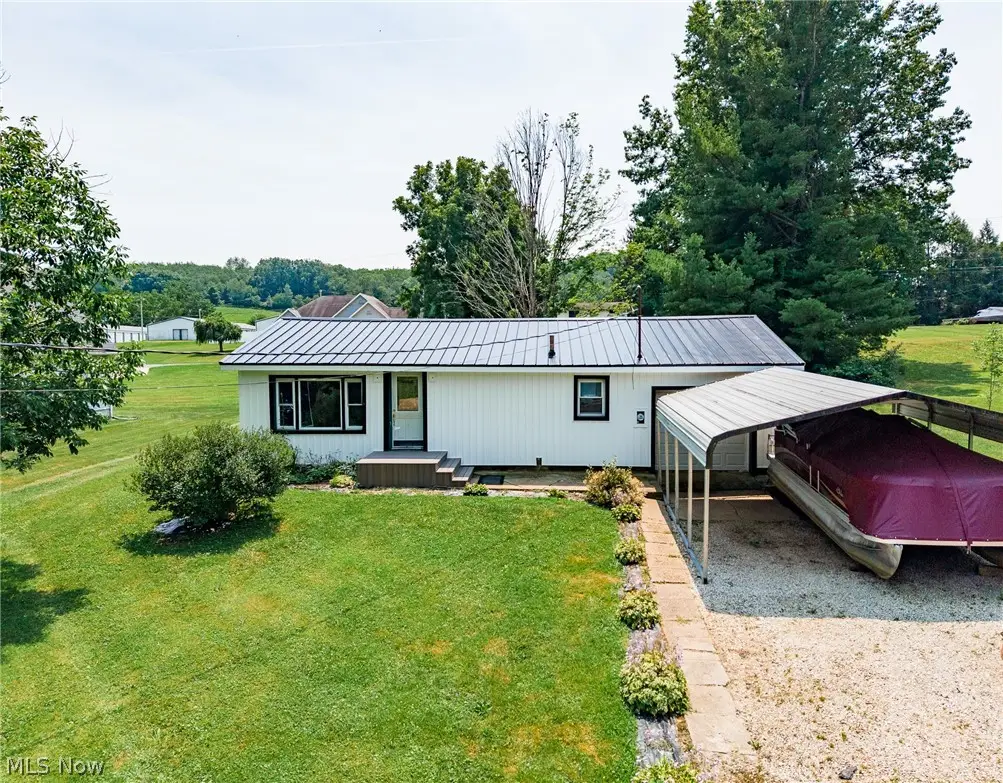 6102 Vale View Sw Drive, Sherrodsville, OH 44675 - #1