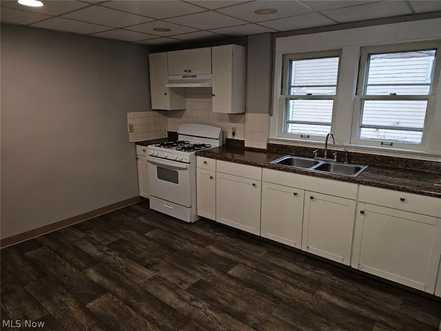 1098 Big Falls Avenue, Akron, OH 44310 - #2