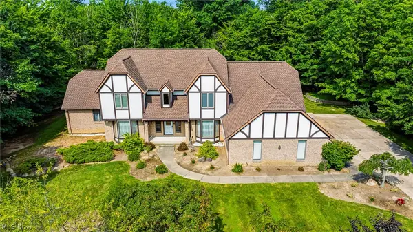 2898 Oakwood Drive, Willoughby Hills, OH 44094
