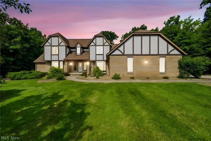 2898 Oakwood Drive, Willoughby Hills, OH 44094 - #3