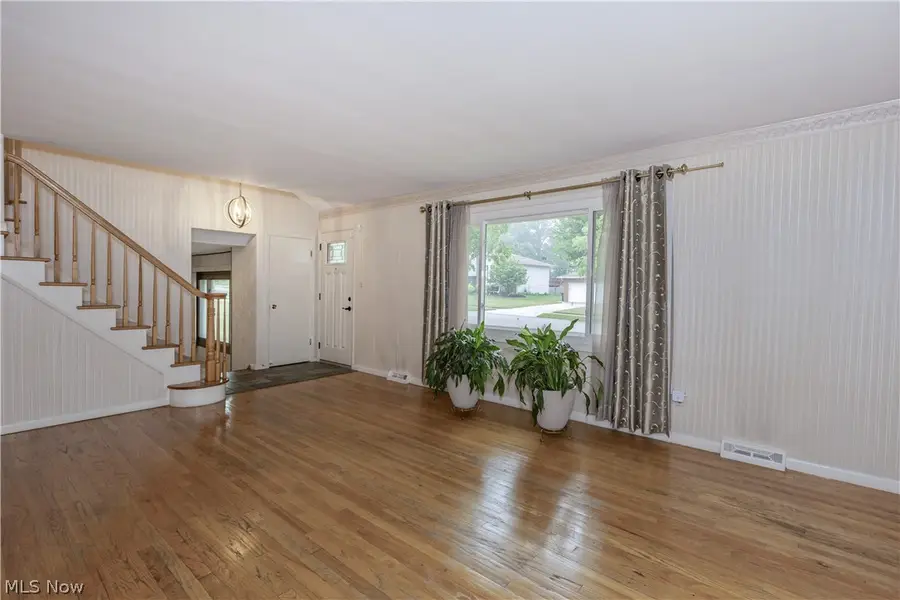 4945 Hartley Drive, Lyndhurst, OH 44124 - #2