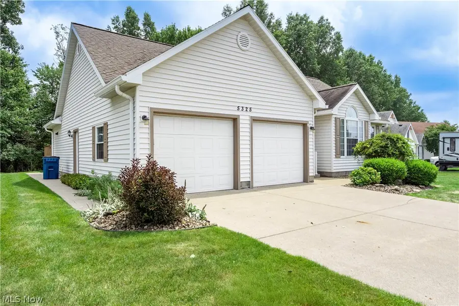 5325 Sycamore Hill Drive, New Middletown, OH 44442 - #3