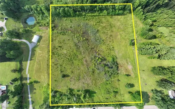 W South Range Road, North Lima, OH 44452