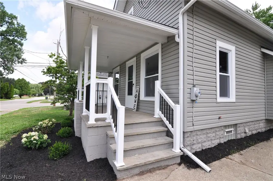 557 Wesleyan Avenue, Barberton, OH 44203 - #3