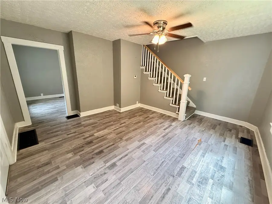 552 Gray Street, Zanesville, OH 43701 - #3