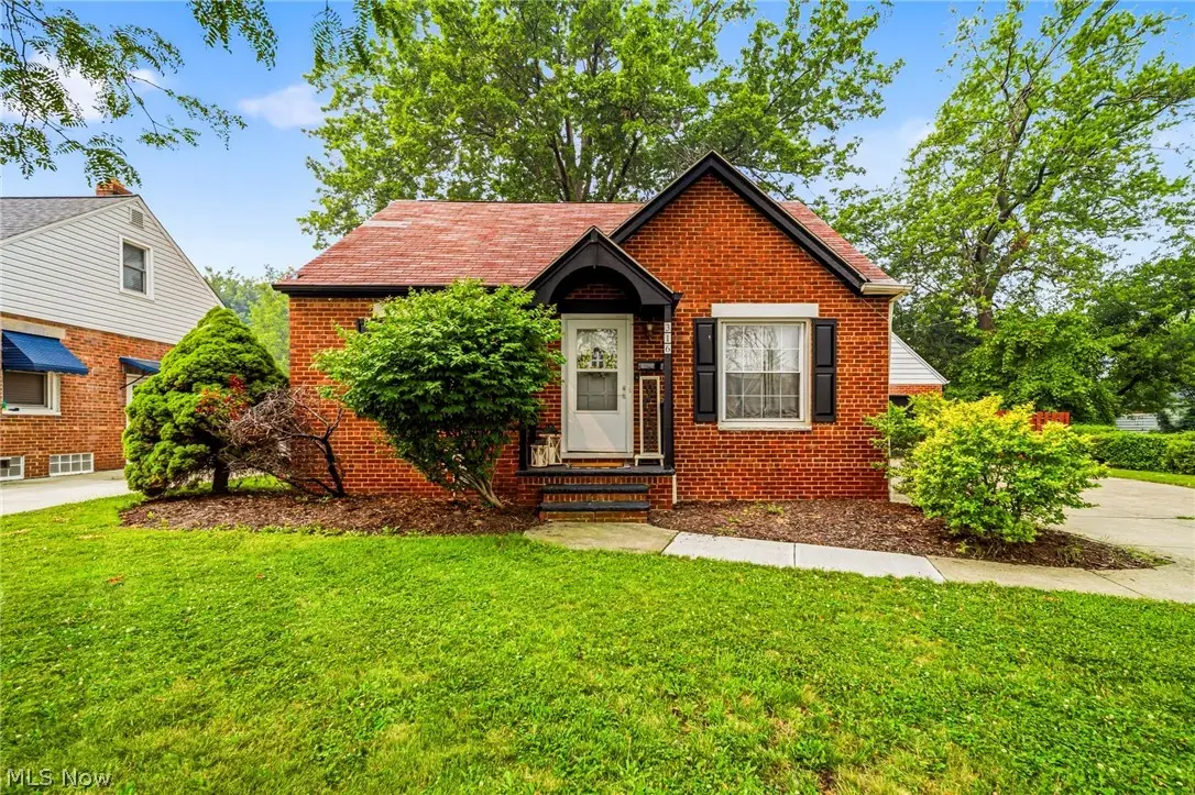 316 E 327th Street, Willowick, OH 44095 - #1
