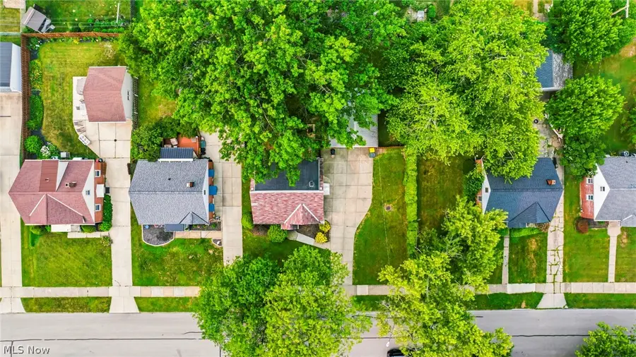 316 E 327th Street, Willowick, OH 44095 - #3