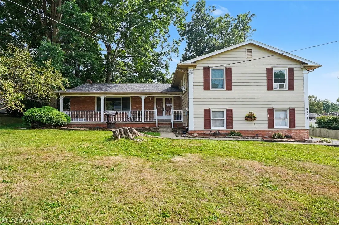 8524 Sleepy Hollow Ne Drive, Warren, OH 44484 - #1