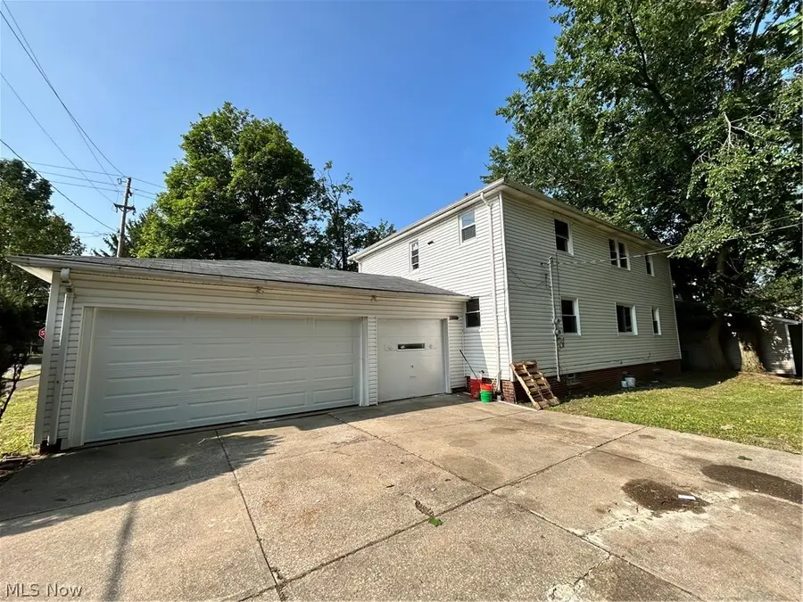 201 W Glendale Street, Bedford, OH 44146 - #3