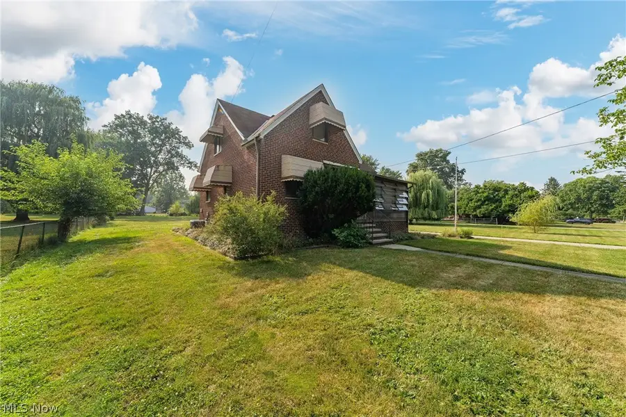 4290 Dover Center Road, North Olmsted, OH 44070 - #2