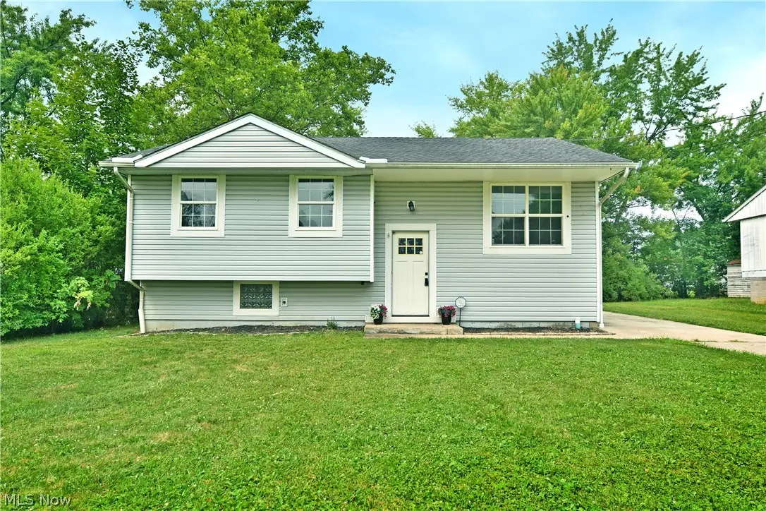 8143 Venice Heights Ne Drive, Warren, OH 44484 - #1