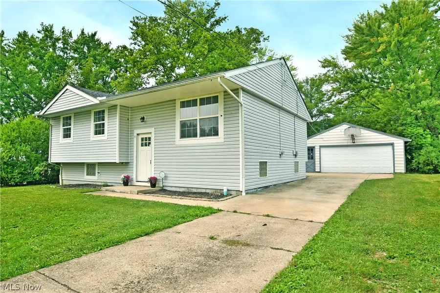 8143 Venice Heights Ne Drive, Warren, OH 44484 - #3