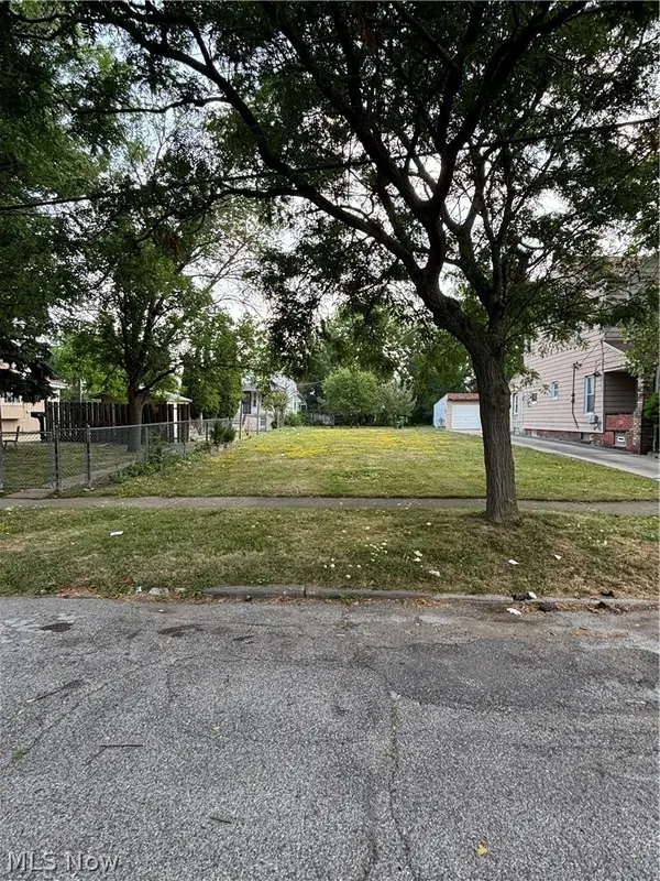 829 Whitcomb Road, Cleveland, OH 44110