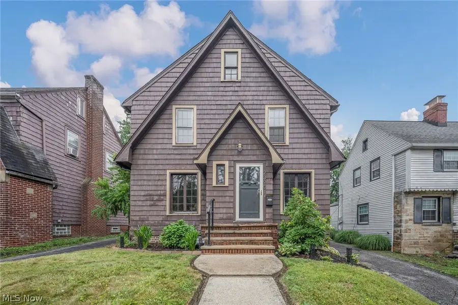2390 Rinard Road, Cleveland Heights, OH 44118 - #2