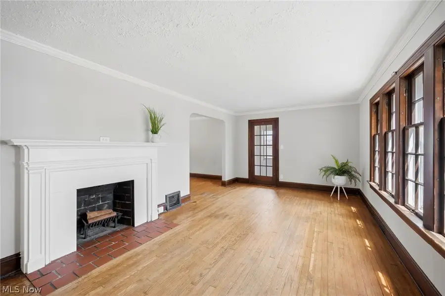 396 E 214th Street, Euclid, OH 44123 - #3