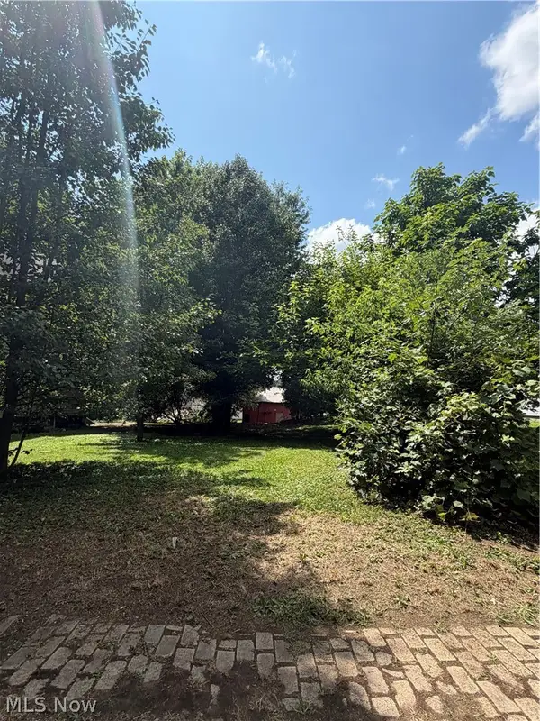 327 S 3rd Street, Coshocton, OH 43812
