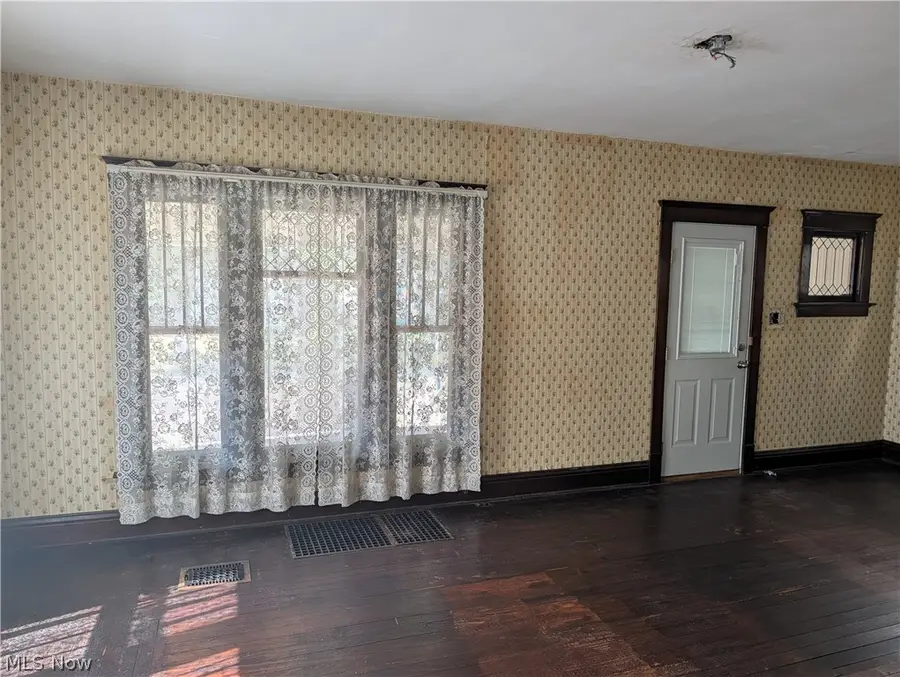 1211 Chestnut Street, Coshocton, OH 43812 - #2