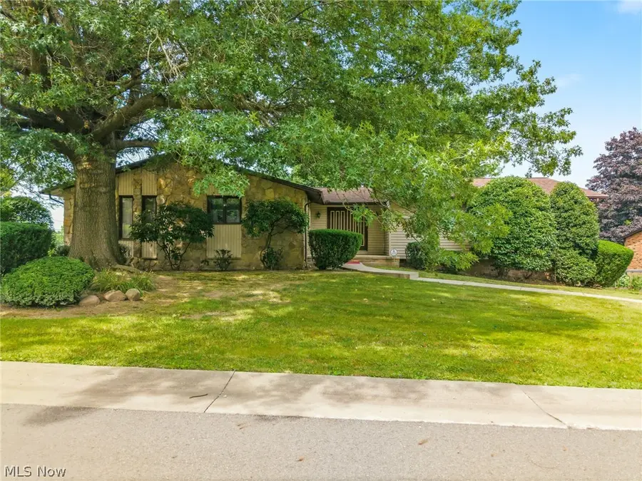 5525 Glenhill Ne Avenue, Canton, OH 44721 - #2