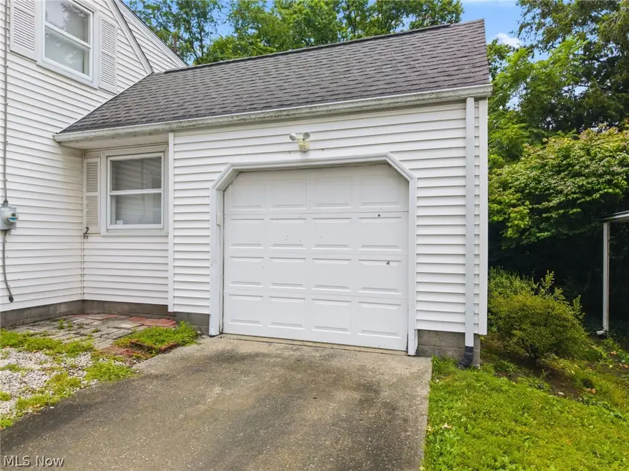321 Woodrow Nw Street, North Canton, OH 44720 - #3