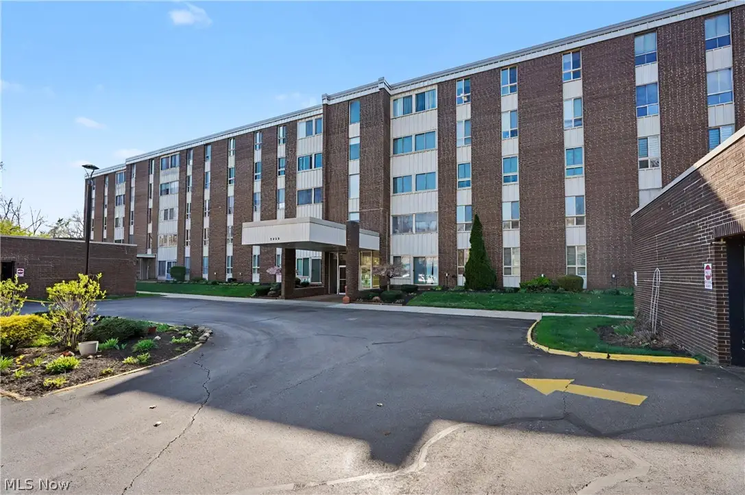 3064 Kent Road #207, Stow, OH 44224 - #1