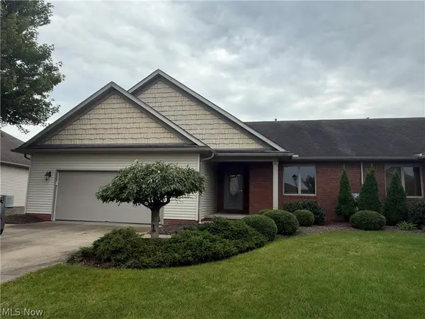 1154 Pine Bluff Ne Drive, New Philadelphia, OH 44663