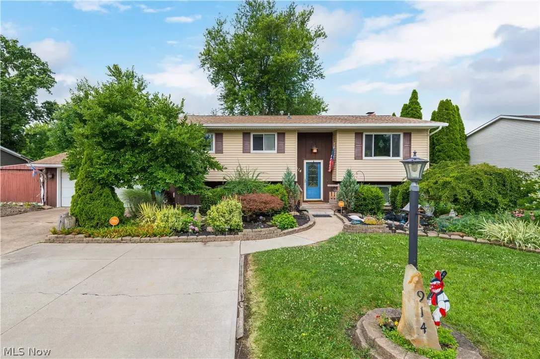 914 Stark Street, Sheffield Lake, OH 44054 - #1