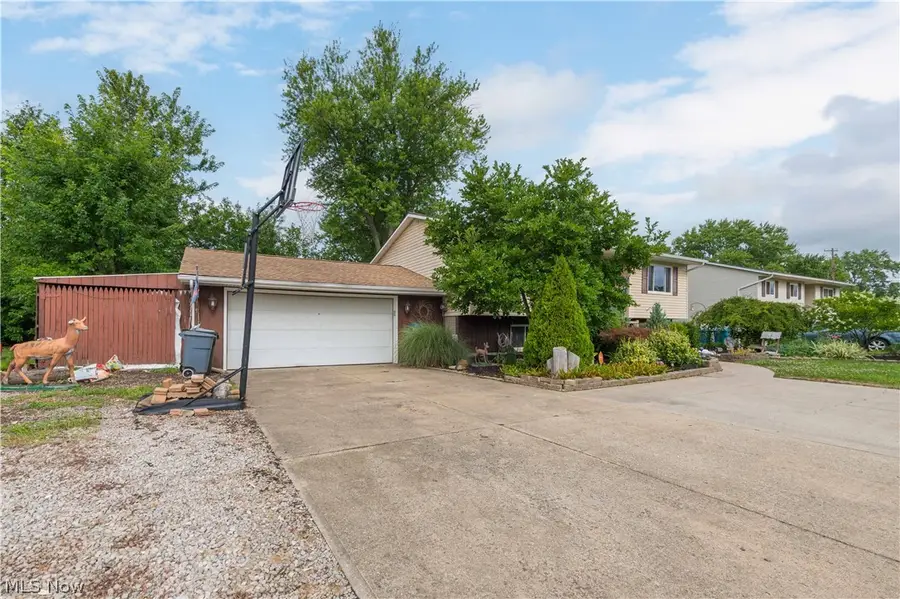 914 Stark Street, Sheffield Lake, OH 44054 - #3