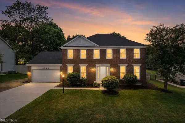 2888 Saint Albans Nw Circle, North Canton, OH 44720