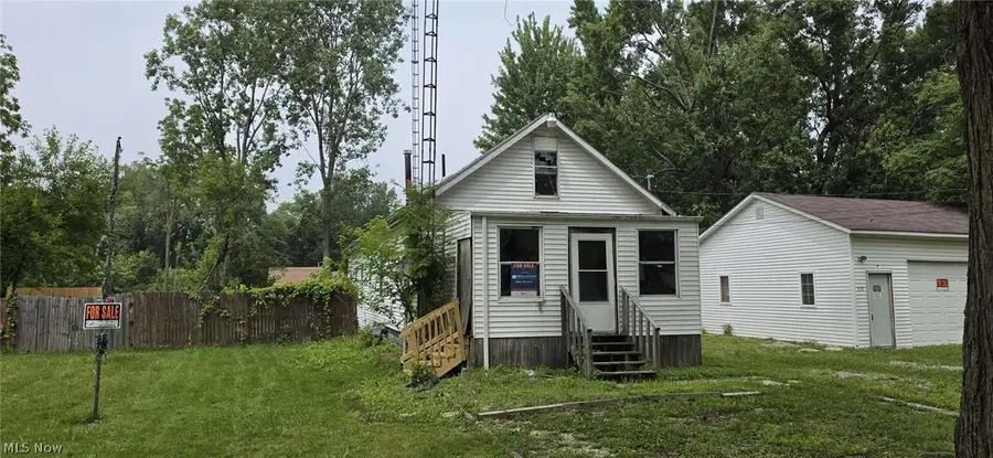 517 Dewitt Street, Lorain, OH 44055 - #3