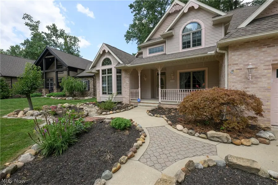 206 Shenandoah Boulevard, Barberton, OH 44203 - #3