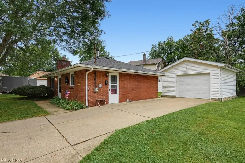 2568 9th Court, Cuyahoga Falls, OH 44221 - #2