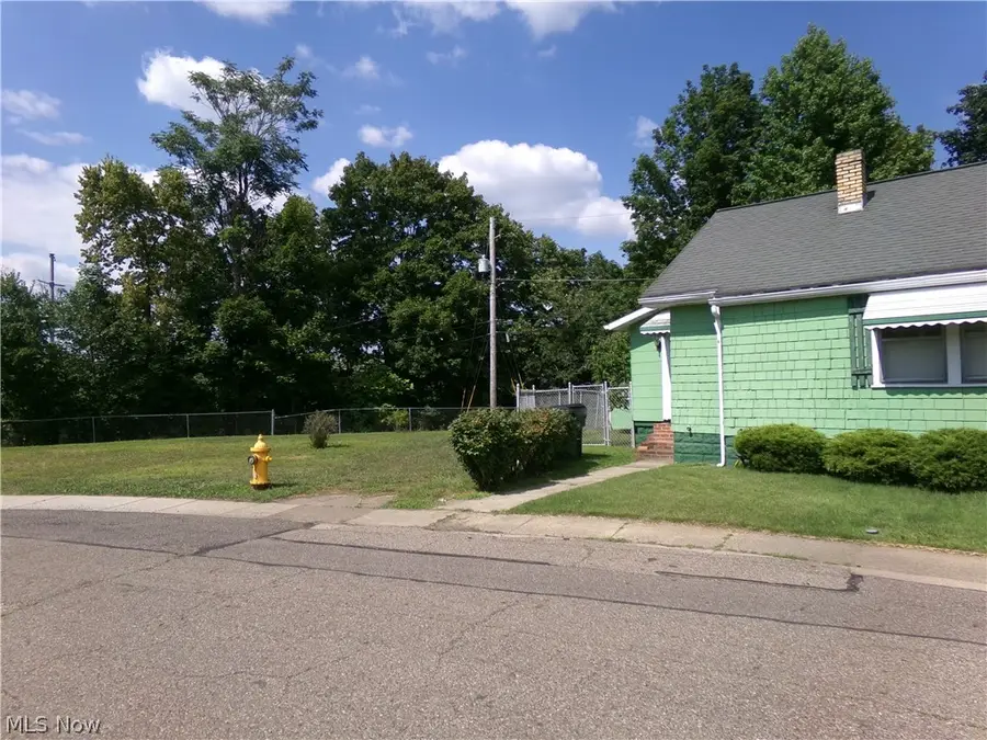 824 Grandview Avenue, Coshocton, OH 43812 - #3