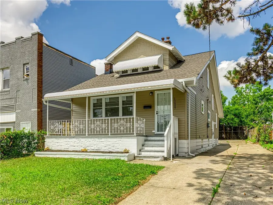 12407 Farringdon Avenue, Cleveland, OH 44105 - #2