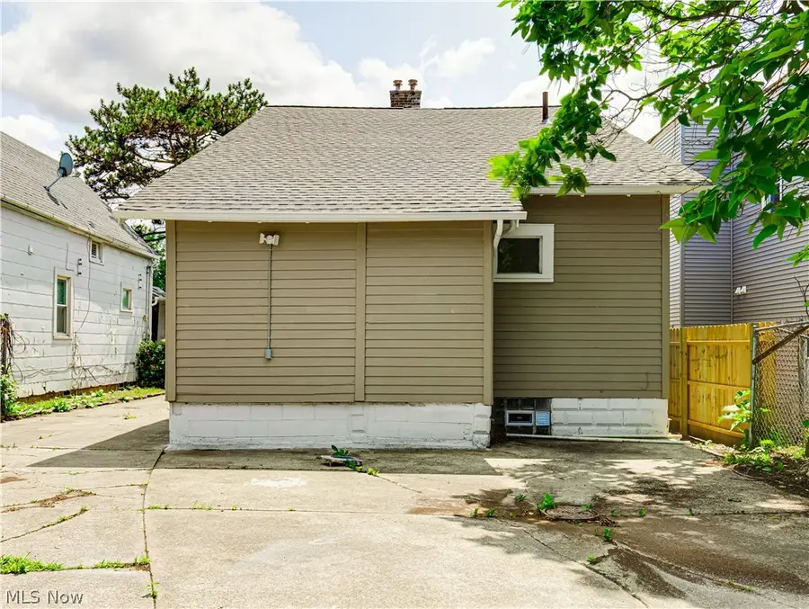 12407 Farringdon Avenue, Cleveland, OH 44105 - #3