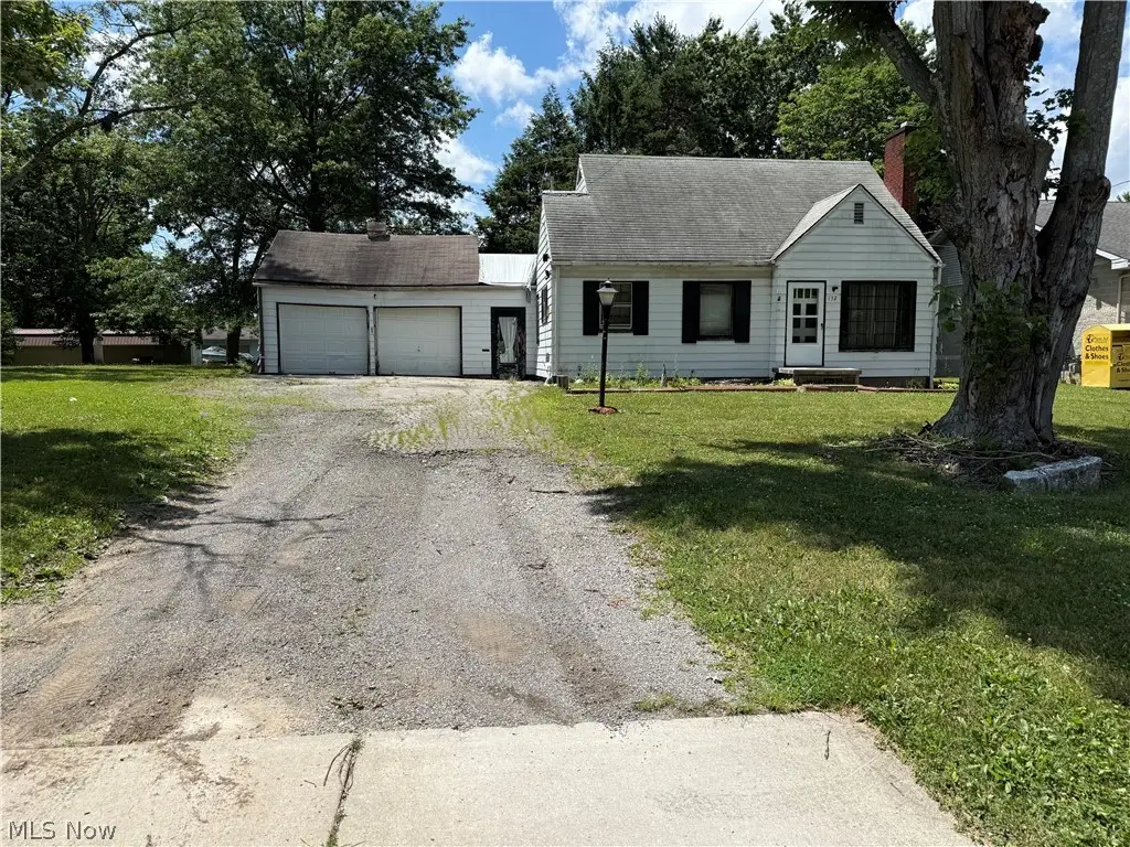 132 N Canfield Niles Road, Youngstown, OH 44515 - #1
