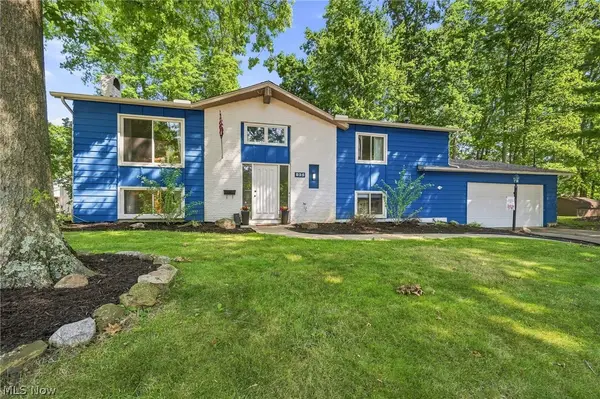 825 Valley Drive, Amherst, OH 44001