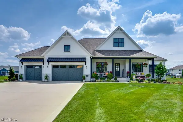 5740 Shadow Ridge Nw Circle, North Canton, OH 44720