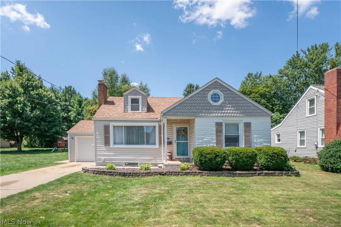 1041 Orchard Ne Avenue, North Canton, OH 44720 - #1