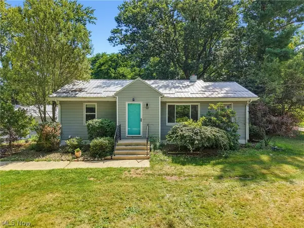 7091 Akron Nw Avenue, New Franklin, OH 44614