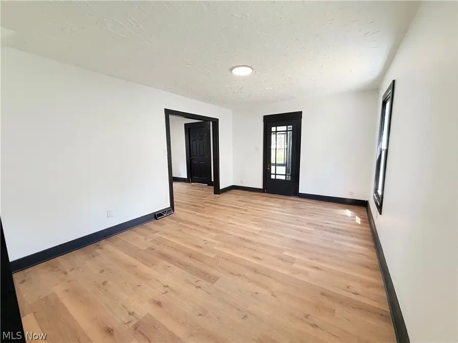2176 Stone Street, Cuyahoga Falls, OH 44221 - #3