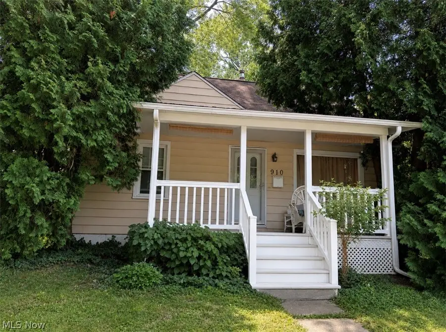 910 E 14th Street, Ashtabula, OH 44004 - #2